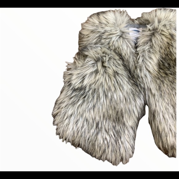 OLD NAVY Faux Fur Vest With Button Enclosure Ivory/Grey Mix Girls Age 4T - Picture 4 of 11